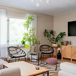 West Coast Hideaway بيتار ساري