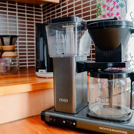 West Coast Hideaway 아파트 *